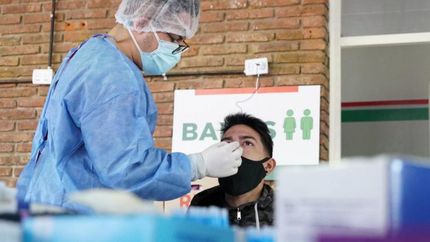 confirmaron mas de 128 mil positivos y la cifra empieza a impactar en los internados