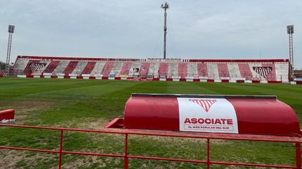 Los Andes pintará la tribuna Palacios del estadio Gallardón. Los Andes pintará la tribuna Palacios del estadio Gallardón.