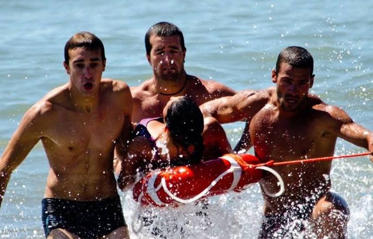 El guardavidas de Lomas que le salvó la vida a un nene en Mar del Plata.