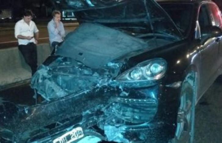 la camioneta circulaba a gran velocidad cuando chocó al vehículo.