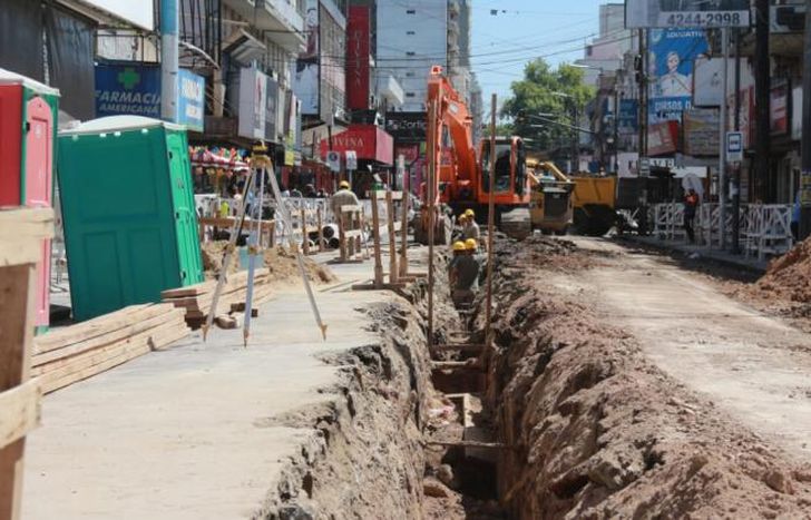 Las cuadrillas están instalando cañerías en Meeks.