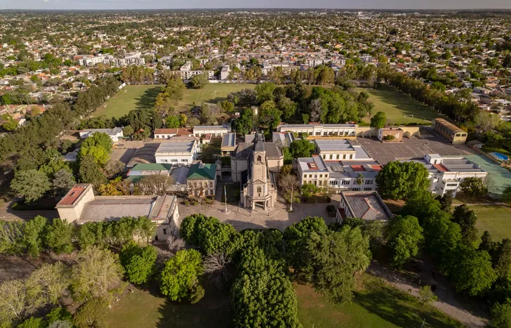El 10 de noviembre de 1912 el Colegio Euskal Echea abrió sus puertas a los alumnos.&nbsp;&nbsp;