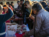 Cerca de mil vecinos asistieron a la primera edición del Paseo del Alfajor en Lomas.