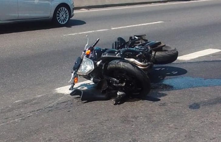 La moto del joven fallecido.