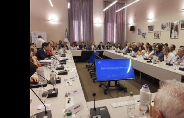 Una vez que esa paritaria esté sellada, Axel Kicillof convocará a los gremios docentes bonaerenses.