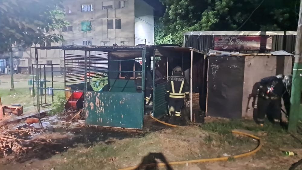 Los vecinos de Lomas siguen siendo damnificados por distintos incendios. En este caso, el siniestro ocurrió en Llavallol.