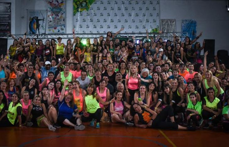 Para bailar y colaborar con los chicos que lo necesitan.