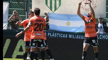 Dátolo festeja su gol, el cual fue clave en el triunfo en el Taladro.