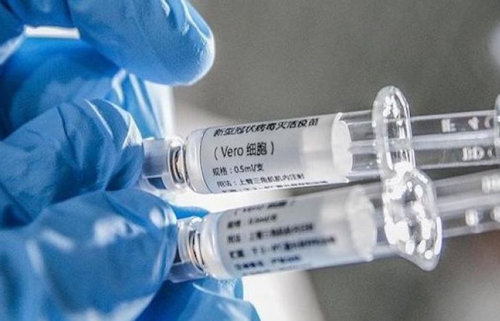 La vacuna Sinopharm, hecha en China, autorizada de emergencia.