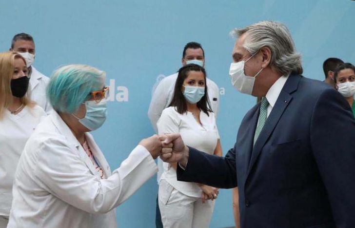 El bono alcanzará a 740 mil trabajadores de la salud.