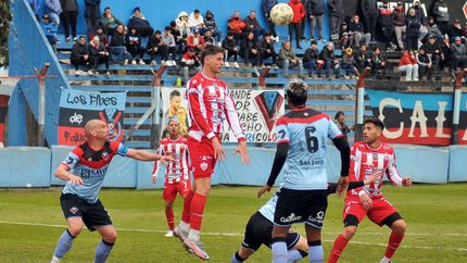 Talleres de Escalada y Brown de Adrogué arrancán afuera. Talleres de Escalada y Brown de Adrogué arrancán afuera.