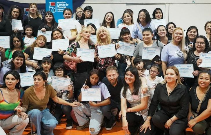 Entregaron certificados a 200 vecinas y vecinos.