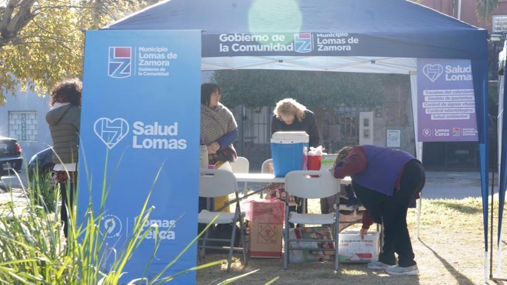 Salud lleva sus servicios a los distintos barrios de Lomas.