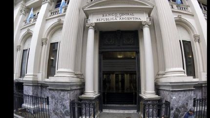 para frenar la corrida, habilitan a los bancos a utilizar los depositos de la gente para frenar la corrida, habilitan a los bancos a utilizar los depositos de la gente