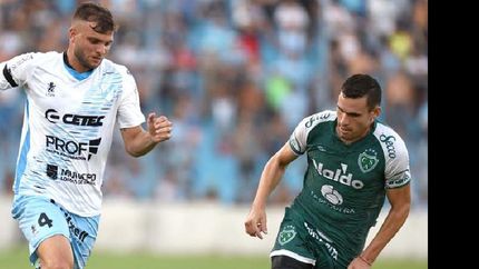 Federico Mazur destacó el triunfo ante el puntero y ahora quiere sumar otros tres puntos en Adrogué. Federico Mazur destacó el triunfo ante el puntero y ahora quiere sumar otros tres puntos en Adrogué.