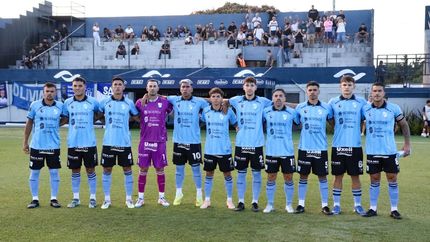 Los 11 de Temperley en la primera rueda en Ezeiza.