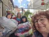 La campaña de Banfield cuenta con 20 tejedoras y cuatro armadoras de mantas. Por eso buscan más instituciones que quieran recibir estas donaciones.&nbsp; 