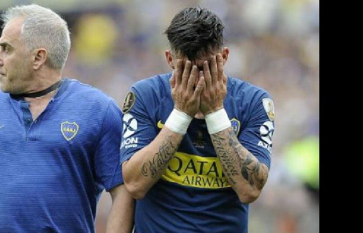 El delantero de Boca entrenó en Casa Amarilla a pesar del desgarro en el isquiotibial.