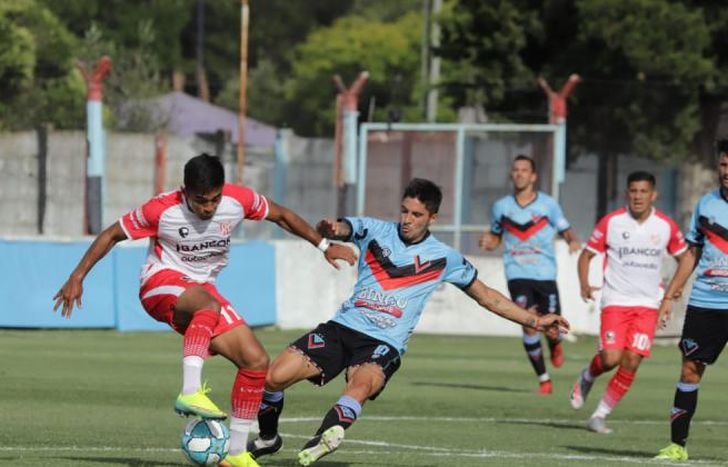 Brown terminó con uno menos pero buscando el resultado.