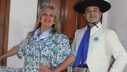 La pareja de profesores a la espera de nuevos alumnos.