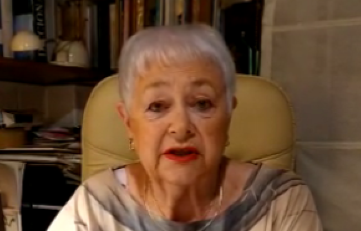 Alicia, a sus 84 años, se muestra con una entereza envidiable.