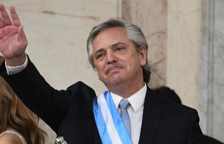 Dio a conocer su anuncio con un video en Twitter.