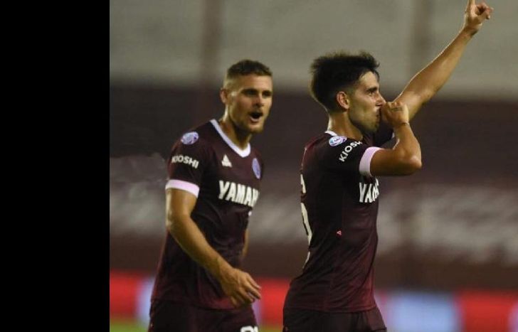 Di Plácido jugó 36 partidos con la camiseta de Lanús y marcó un gol.