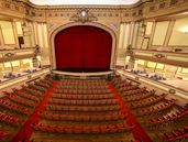El Teatro Coliseo de Lomas, reconocido por su estilo y calidad para la época, a cargo de inmigrantes italianos.