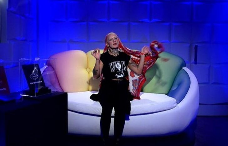 Furia, en el confesionario.