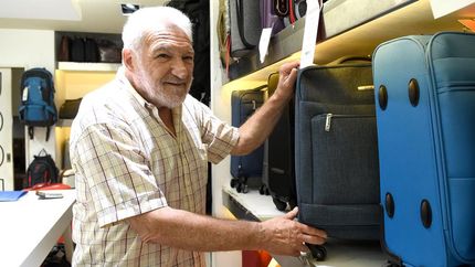 Carlos heredó el rubro de sus padres.