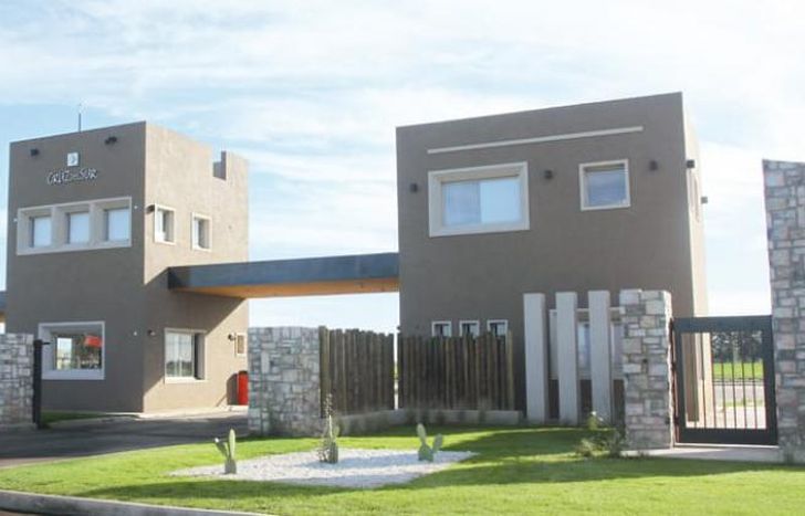 Cruz del Sur, con micro cortes permanentes.