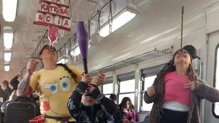 El tren es el medio de vida de Noelia.