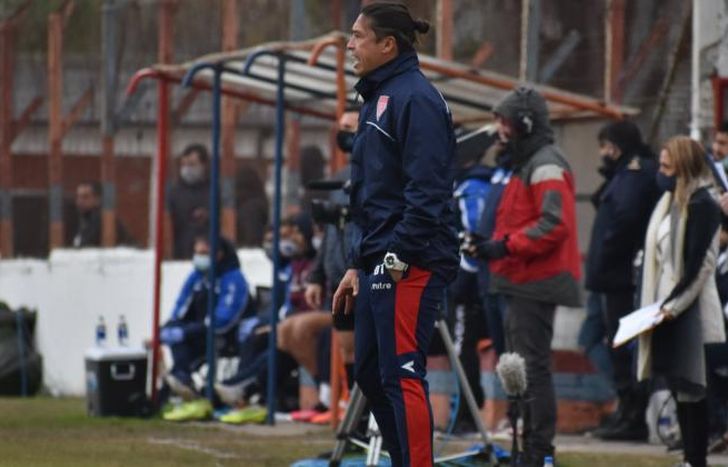 Salomón fue muy duro con el árbitro Acita.
