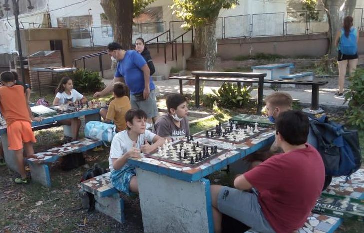 Los chicos aprenden en Temperley.