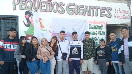 Los vecinos se unen en la causa solidaria.