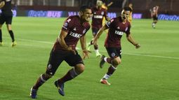 Lanús bajó a Boca y se puso a tiro de la punta