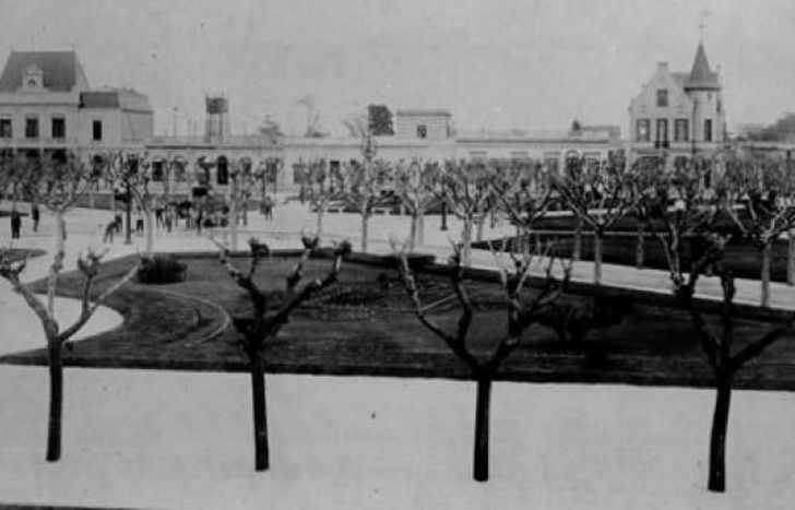 Será el turno de recorrer la Plaza Grigera.