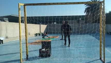 Últimos detalles en la cancha. En abril estará repleta de chicos.