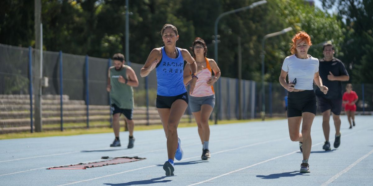 Comenzó el entrenamiento gratuito para mayores de 18 años en el Parque de Lomas para llegar bien a la maratón.