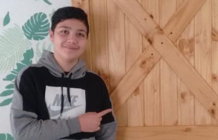 Facundo hizo una puerta granero en tan solo tres días.