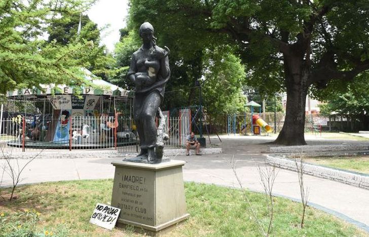 Los jóvenes fueron detenidos cuando merodeaban la plaza en Maipú y Vergara.