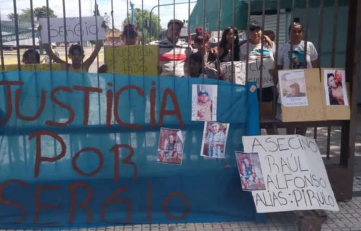 Nueva marcha de la familia de Sergio Avalos.