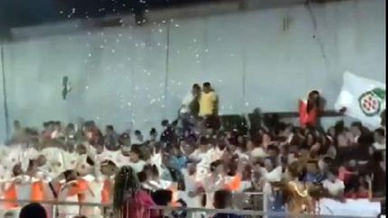 Diario La Unión | el hecho sucedió cuando las personas que estaban en la tribuna comenzaron a saltar.