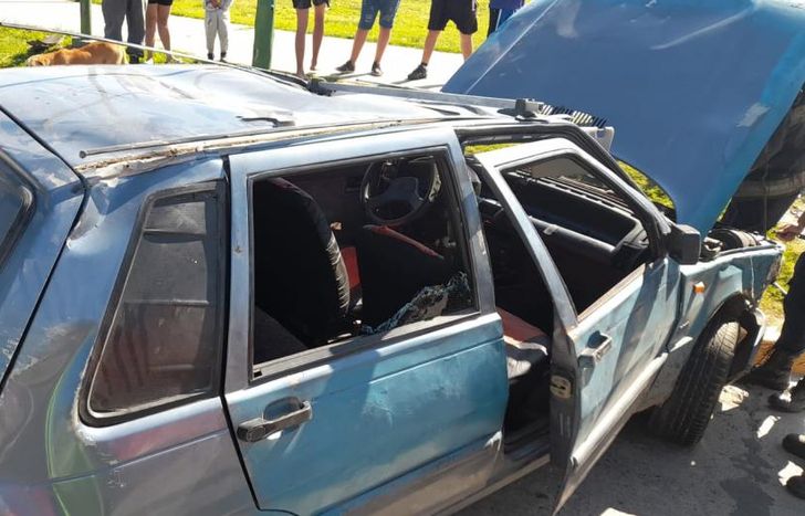 Así quedó el auto tras el choque.