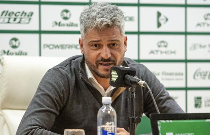 El DT de Banfield fue presentado en el Lencho Sola.