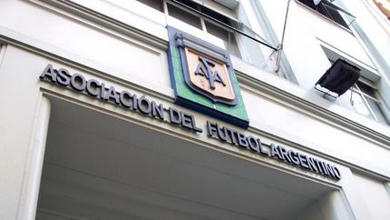 La AFA llegó a un arreglo que beneficia a los clubes. La AFA llegó a un arreglo que beneficia a los clubes.