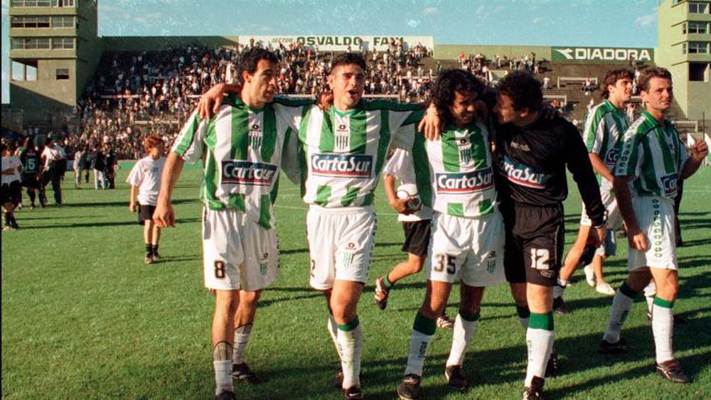 Banfield recuerda a Luis Garisto y los planteles 2001/03,