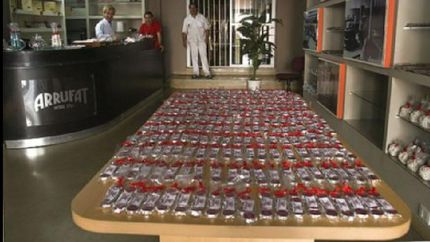 la cooperativa arrufat vende huevos de pascua a mitad de precio para pagar la luz