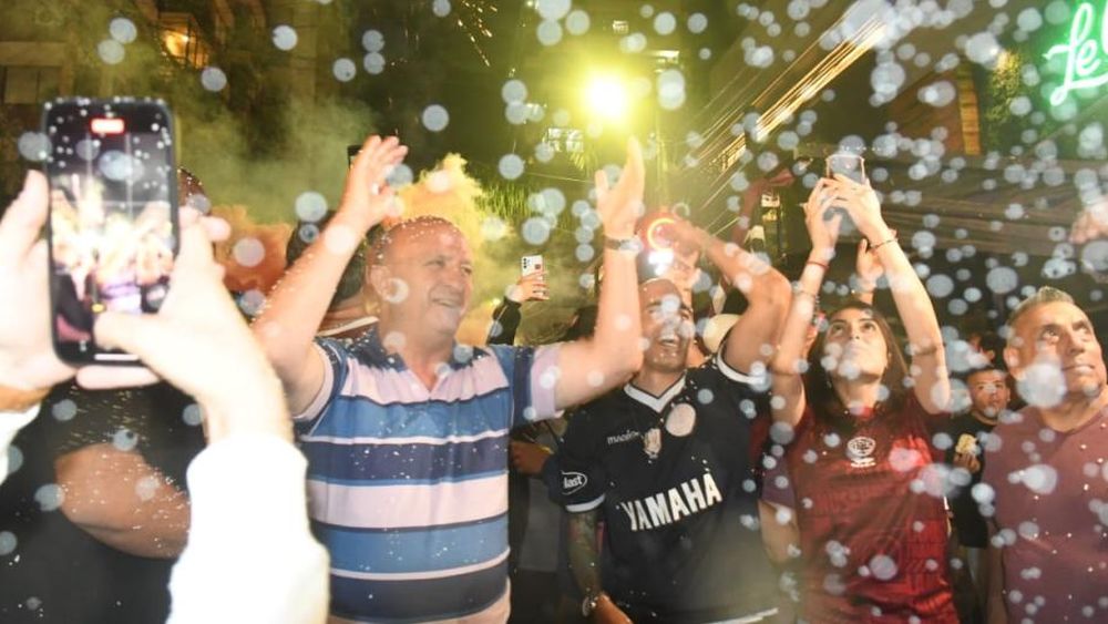 Nicolás Russo, en medio de los festejos.