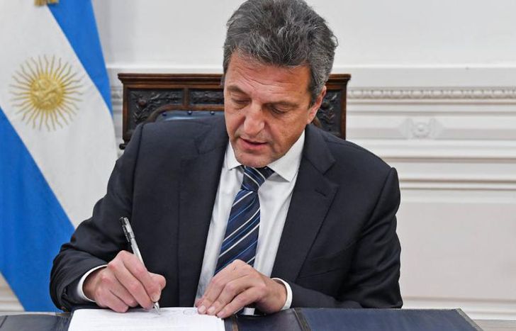 El ministro viaja en un vuelo diferente al de Alberto Fernández.